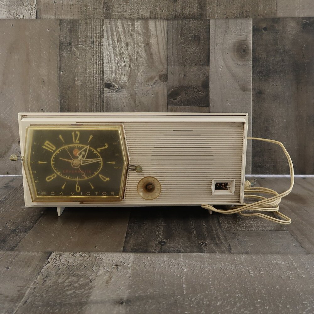 Vintage 1959 RCA VICTOR LEVERMATIC CLOCK RADIO #C-2E MCM